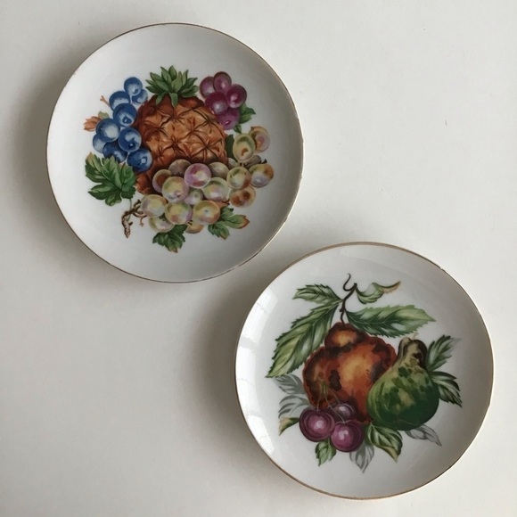 Vintage PAIR Wall Fruit Plates 6 1/4” Hand Painted Gold Rim Kitchen Farmhouse - Picture 5 of 16